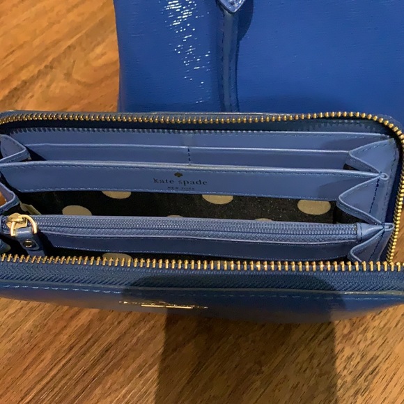 Blue patent leather Kate Spade bag with wallet - Picture 5 of 6